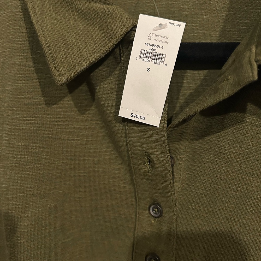 Brand New Summer Top with a collar! - Picture 2 of 2